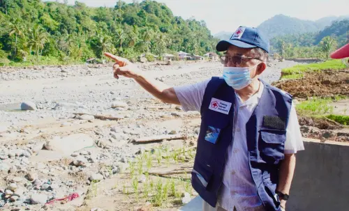 Jusuf Kalla Tinjau Dampak Banjir Padang, Urgensi Tata Ruang Hulu dan Pemanfaatan Material Sisa