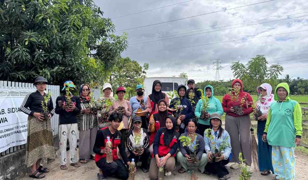 Mahasiswa KKNT Unhas Gelar Aksi Hijau di Kelurahan Arawa, Sidrap