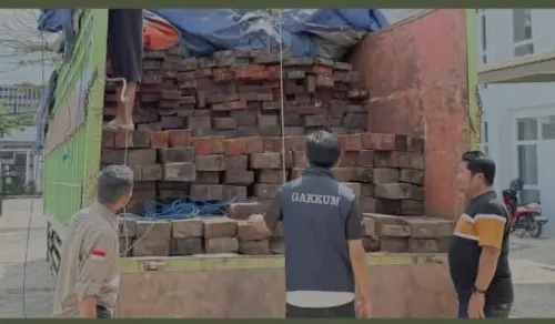 Gakkumhut Gagalkan Pengangkutan Kayu Ilegal di Pelabuhan Makassar