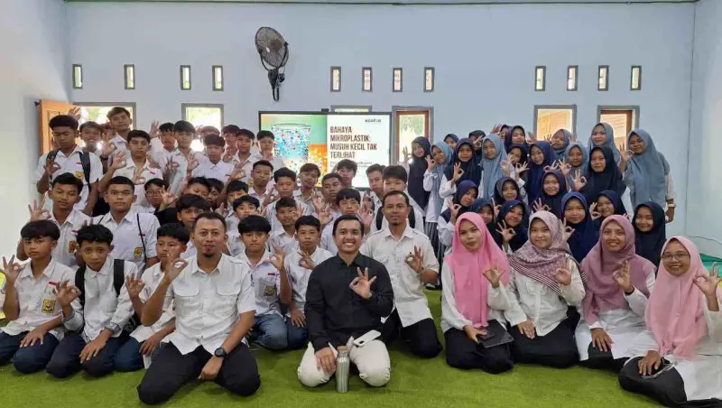Lewat Edukasi Mikroplastik, ECOTON Dorong Santri SMP NU Shafiyah Rogojampi, Banyuwangi  Jadi Agen Perubahan