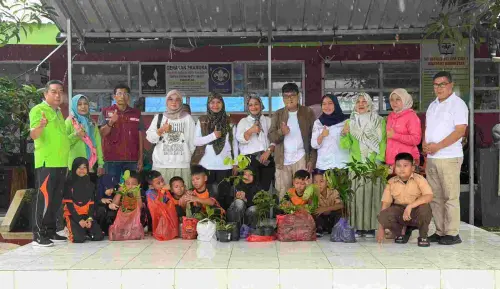 Sejumlah Dosen Gelar Aksi Hijau di SD Inpres Kelapa Tiga 1 Makassar