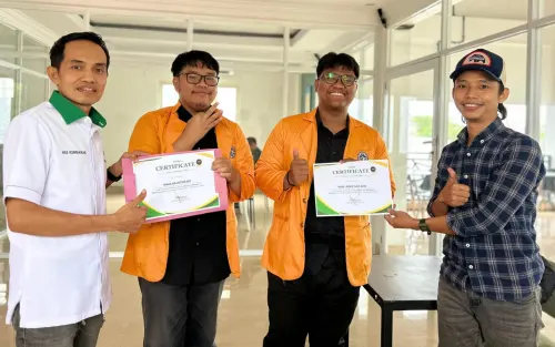 Selesaikan Magang di Klikhijau, Dua Mahasiswa Sosiologi UNM Lalui Berbagai Ujian Lapangan yang Menantang