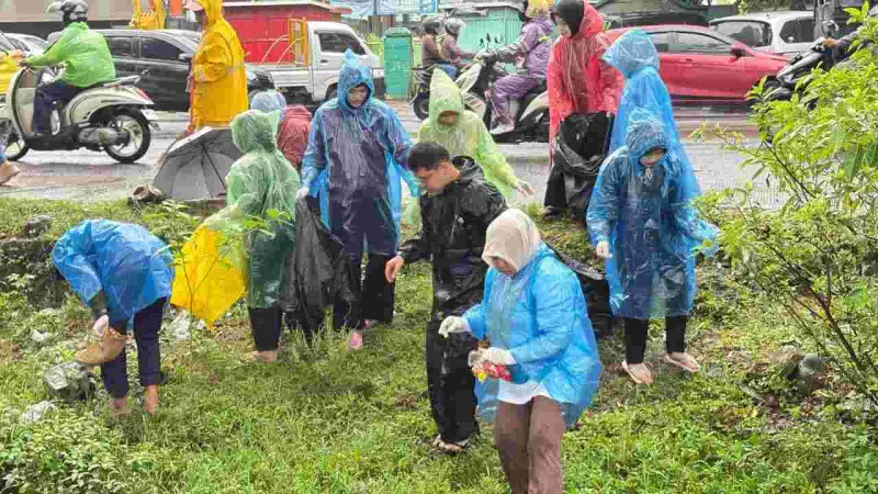 Wujudkan Indonesia Bersih 2029, Gakkum LH Makassar dan Pusdal LH Suma Berkolaborasi Bersihkan Pasar Mandai