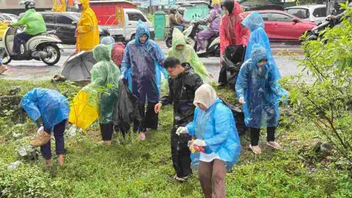 Wujudkan Indonesia Bersih 2029, Gakkum LH Makassar dan Pusdal LH Suma Berkolaborasi Bersihkan Pasar Mandai