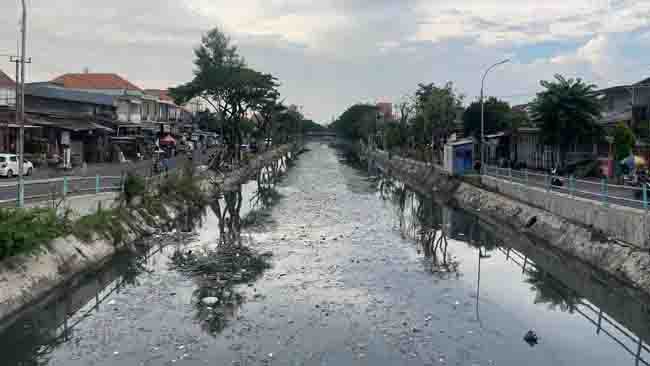 Kali Tebu Disesaki Mikroplastik, Ecoton Ajak Stop Buang Sampah Plastik ke Sungai