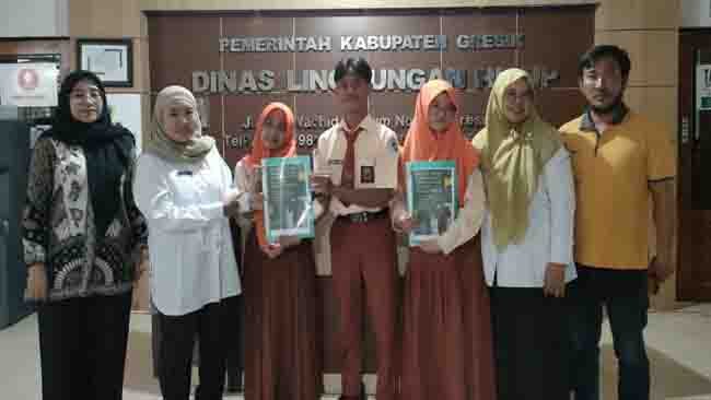 Siswa SMAN 1 Driyorejo Jadikan Hari Bumi sebagai Momentum Menyuarakan Masalah Lingkungan