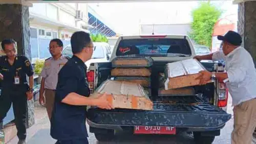Ratusan Burung dalam 22 Peti Kayu Disita di Tanjung Perak, Surabaya