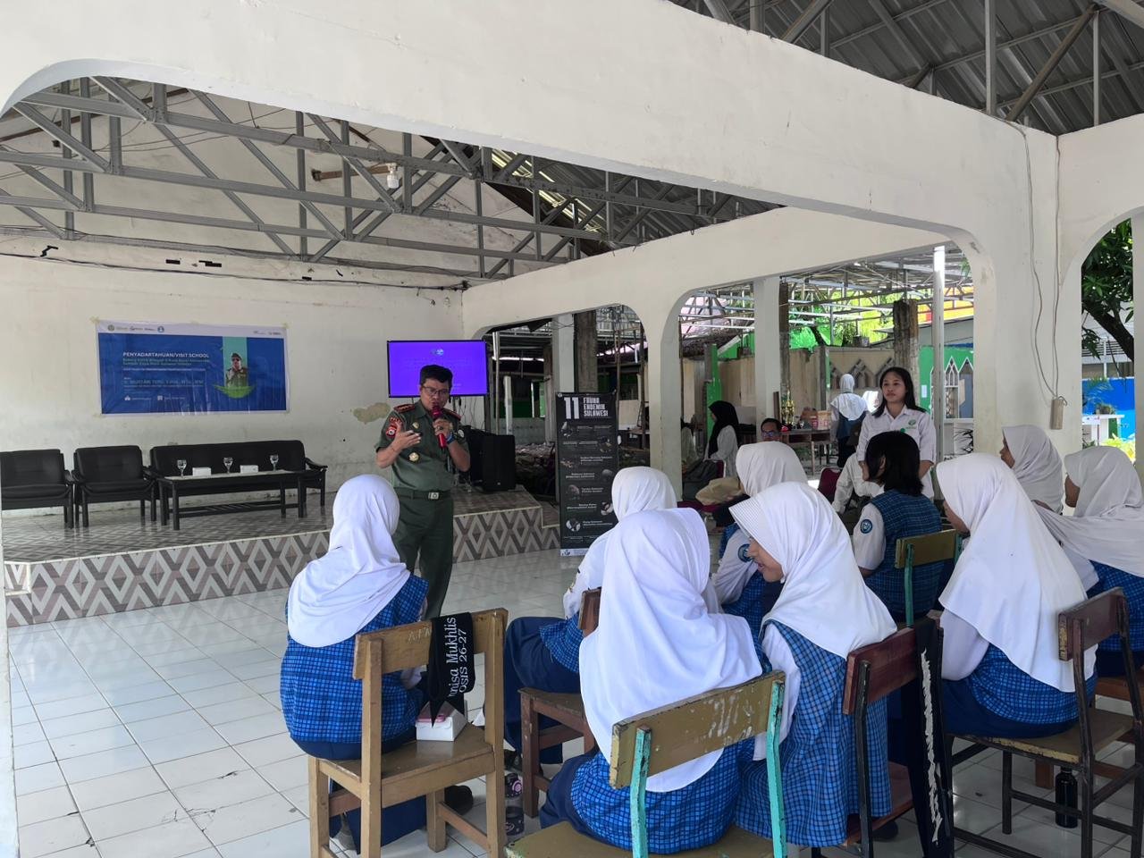 Kolaborasi BBKSDA Sulsel dan Klikhijau Gugah Daya Cinta Kehati Siswa SMP 8 Makassar