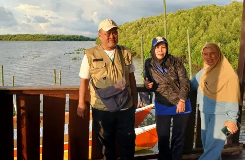 Filosofi Pasang Surut ala Ibu Djamrud: Merawat Akar Mangrove, Menjaga Masa Depan Untia