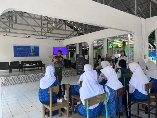 Kolaborasi BBKSDA Sulsel dan Klikhijau Gugah Daya Cinta Kehati Siswa SMP 8 Makassar
