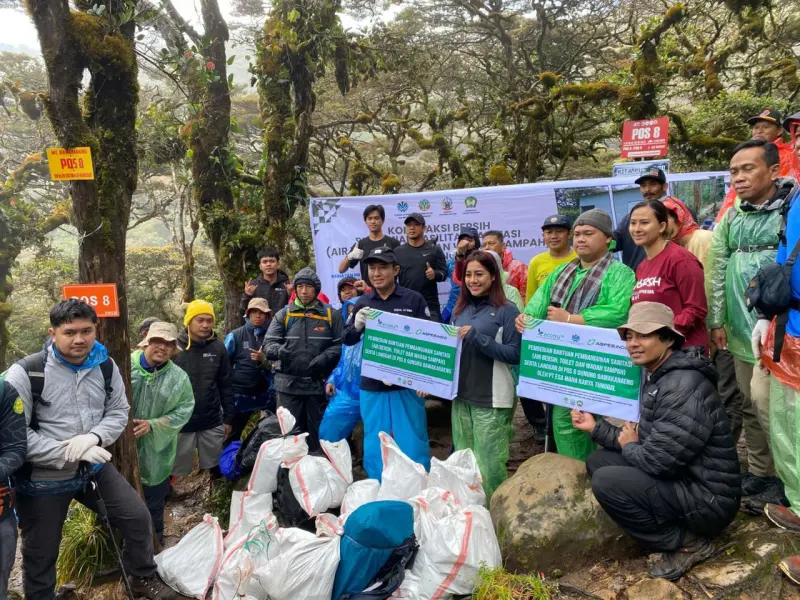 Pusdal LH Suma Aksi Bersih dan Bangun Infrastruktur Hijau di Gunung Bawakaraeng