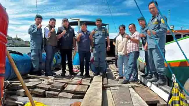 Lagi, Kemenhut Gagalkan Penyelundupan, Kali Ini Kayu Besi Ilegal di Perairan Buton Utara