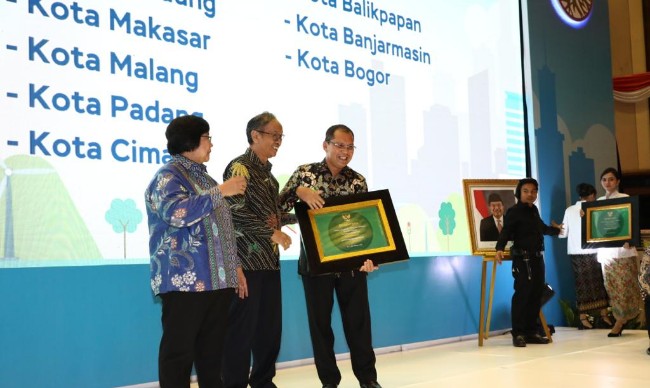 Wali kota Makassar terima penghargaan