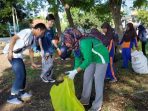 2 Warga Jepang Ikut Aksi Bersih di Kelurahan Matekko, Bulukumba