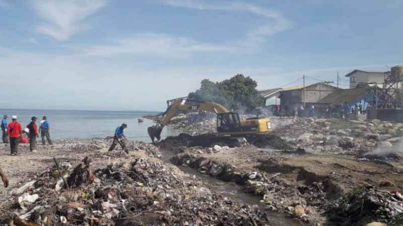 Aksi bersih di pesisir Pantai Kupang