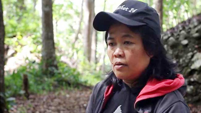 Kisah Tini, Perempuan Tuna Netra Penjaga Owa Jawa di Hutan Lekong