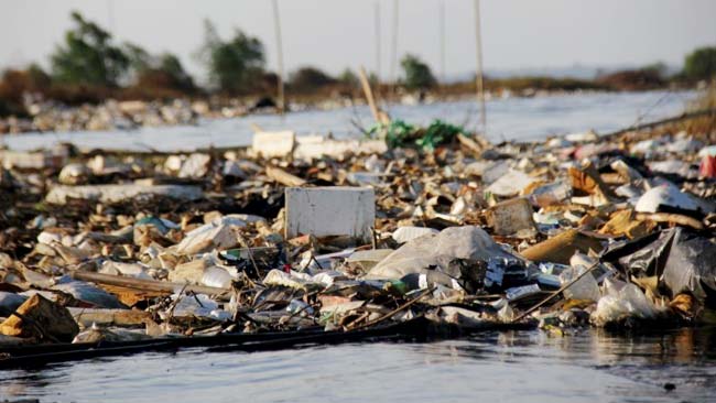 Mencemaskan, Ada Pulau Sampah di Daratan Muara Sungai Cisadane