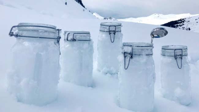 Salju Mengandung Plastik Turun di Kutub Utara