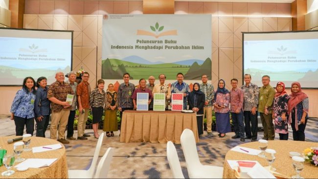 KLHK meluncurkan buku "Indonesia Menghadapi Perubahan Iklim" di Jakarta