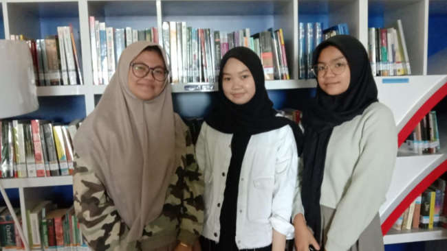 Siswa SMA Islam Athirah Meretas Mimpi Melalui Tisu Eceng Gondok