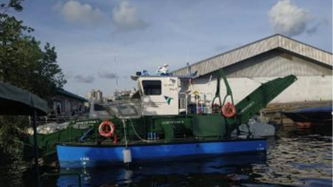 Kenalkan KM Skimmer, Sang pengangkut Sampah di Pelabuhan Makassar