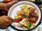 Keengganan Kita Membereskan Meja Makan Sendiri Saat Selesai Makan