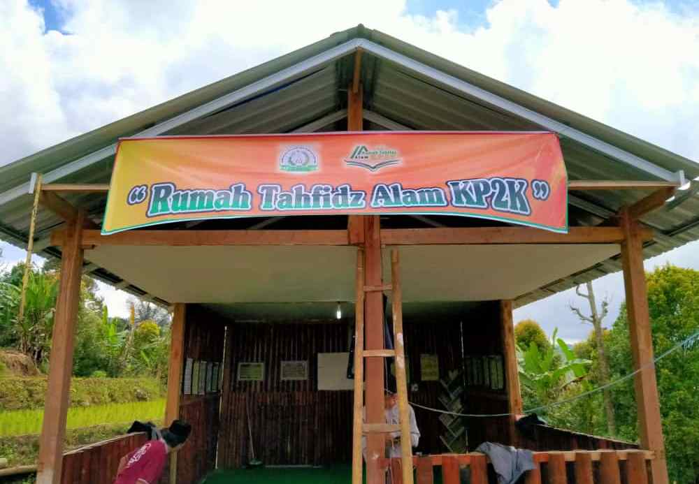 Mengaji dengan Nuansa Hijau di Rumah Tahfiz Alam KP2K Desa Kindang