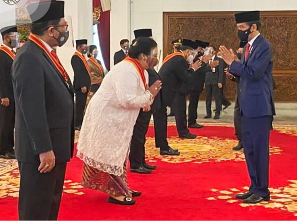 Selamat, Menteri Siti Terima Kehormatan Bintang Mahaputera Adipradana