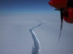 Kala Gunung Es Besar Retak di Antartika