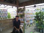 Kisah Hamdi Kusuma, Sulap ‘Vertical Garden’ Spektakuler dari Botol Bekas