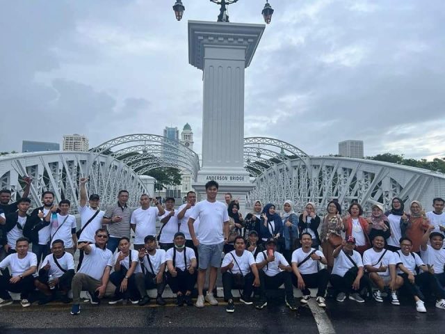 Keseruan Family Gathering Mitra Hijau Asia 2023, Keliling Wisata di Negeri Singa