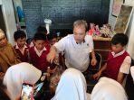 Suasana pembelajaran di luar kelas Siswa SDN Borong Makassar di Komunitas Manggala Tanpa Sekat - Foto: Ist