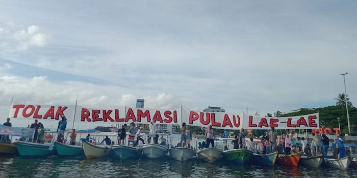 Menyadari Ancaman Nyata, Masyarakat Pulau Lae-lae Gelar Parade Perahu Tolak Reklamasi