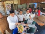 Ketua Dewan Pembina /Pendiri Yayasan Butta Porea Indonesia, Andi Fadly Padi memandu pelatihan pembuatan ecoenzyme di kawasan Urban Farming Terintegrasi Lapas Kelas I Makassar. (Foto: Andi Fitrah Maulana/Klikhijau.com)